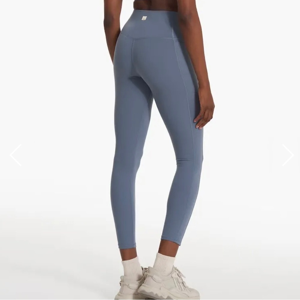 Vuori High-Waist Leggings in Teal Blue